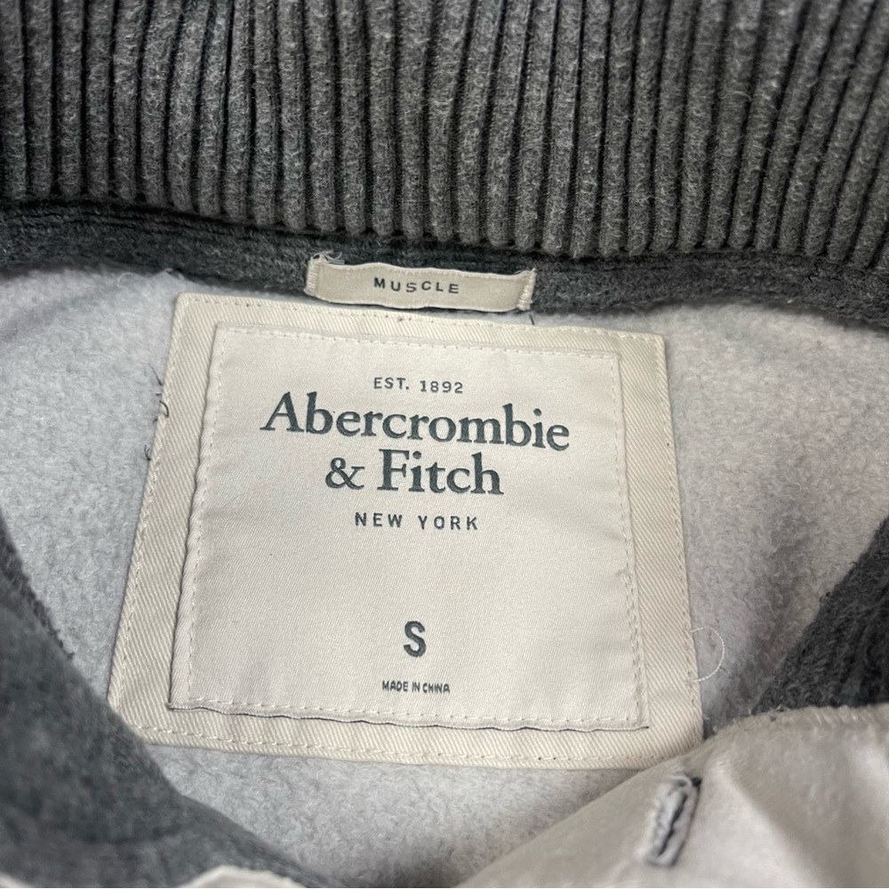 Abercrombie & Fitch Vintage Muscle Fit Gray Henley Mock Neck Sweatshirt - Picture 2 of 13